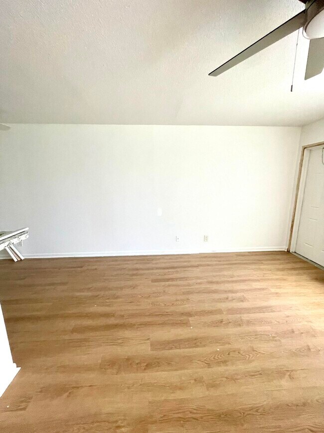 Building Photo - 203 Easthampton I