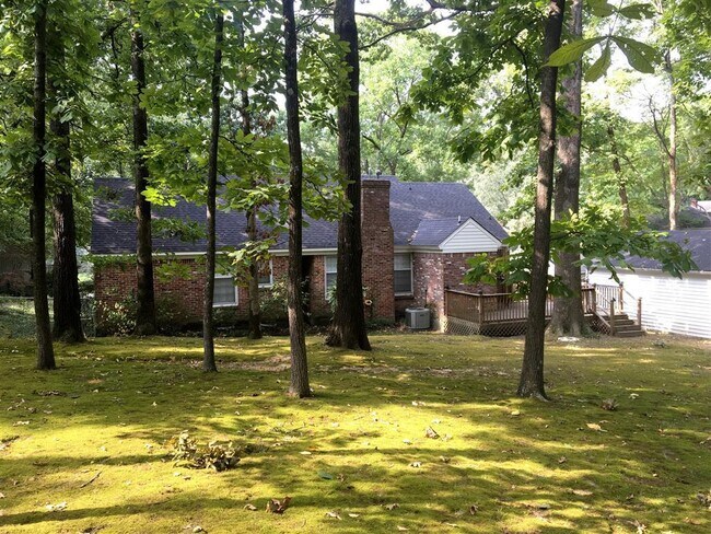 Building Photo - 3BR/2BA Gorgeous East Memphis Home. Gate Entry Driveway and ALL Lawn Maintenance is included! Pet...