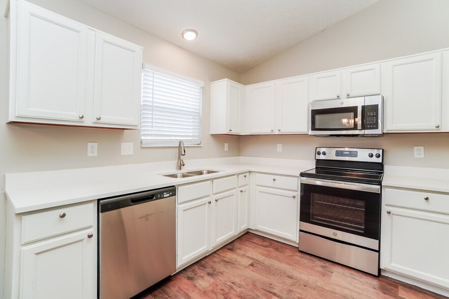 Building Photo - 5664 Dashshund Ct