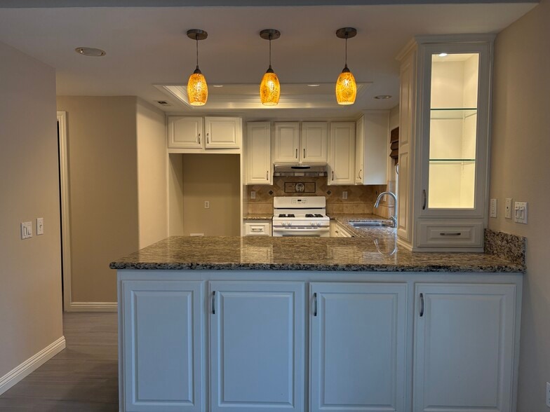 Kitchen Center Island with lighted cabinets - 30061 Whitecap