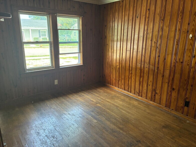 Building Photo - 105 N Hatton Ave