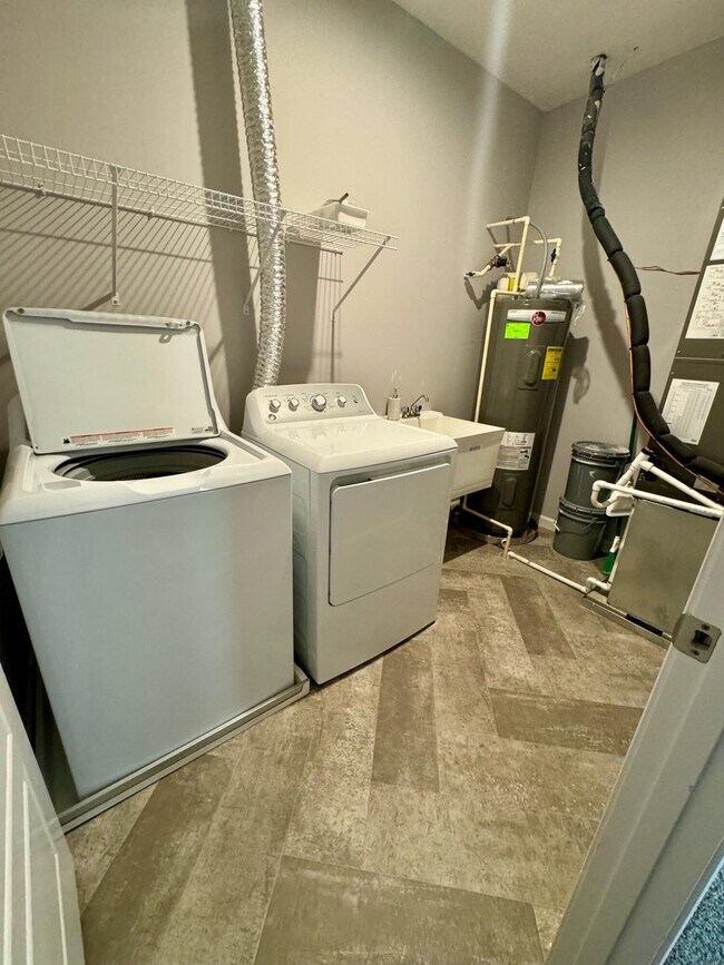 Building Photo - 636 Morven Park Dr