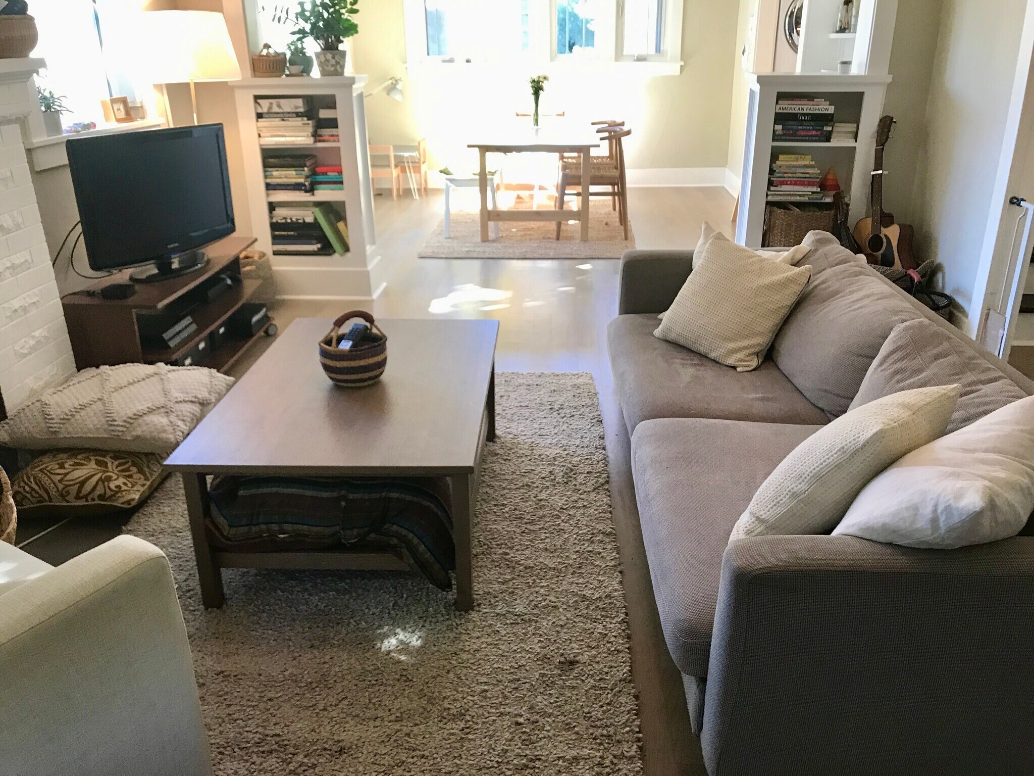 Living Room - 906 W Howe St