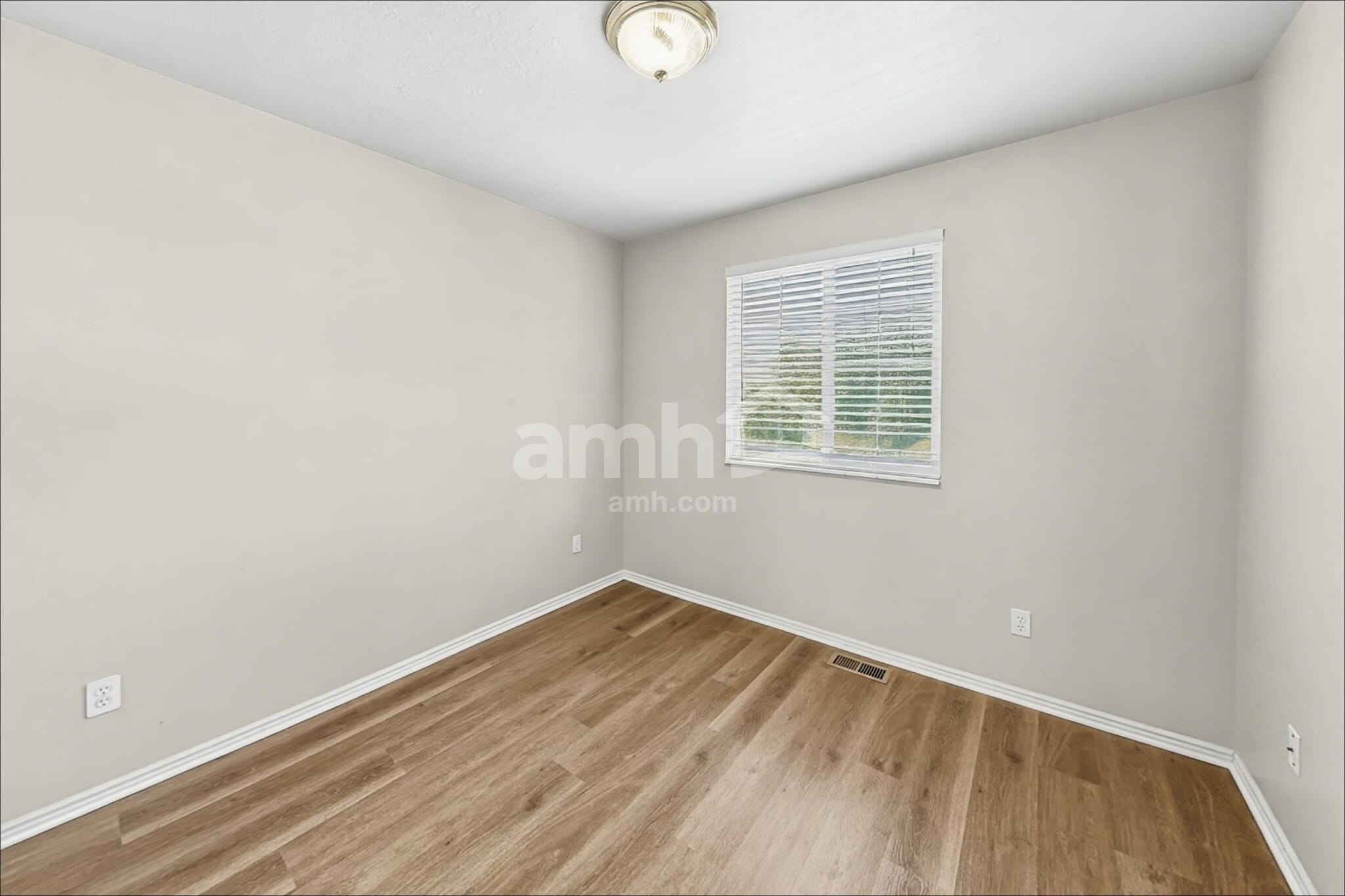 Building Photo - 1384 Fowler Ave