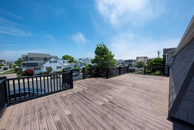 Building Photo - 3201 Bayland Dr