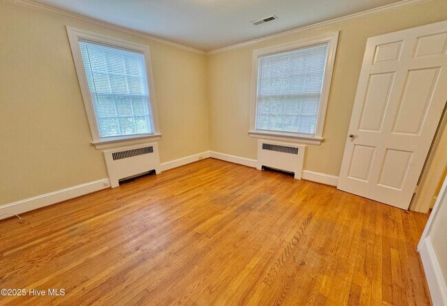 Building Photo - 306 Wilson Ave
