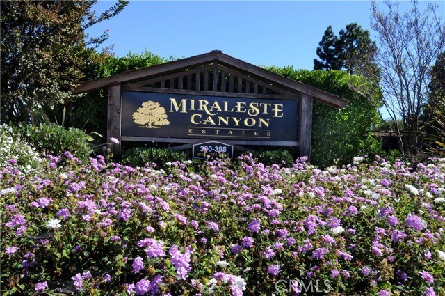 Building Photo - 374 Miraleste Dr