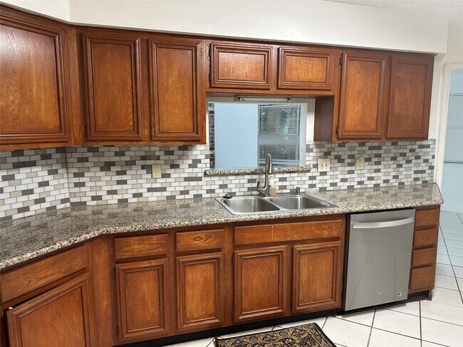 Building Photo - 3654 Palm Grove Dr