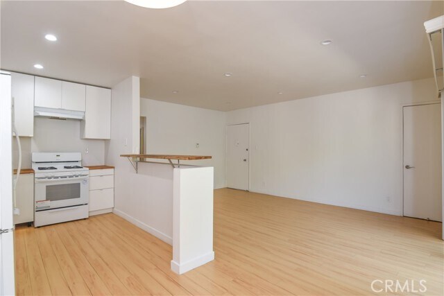 Building Photo - 11921 Goshen Ave