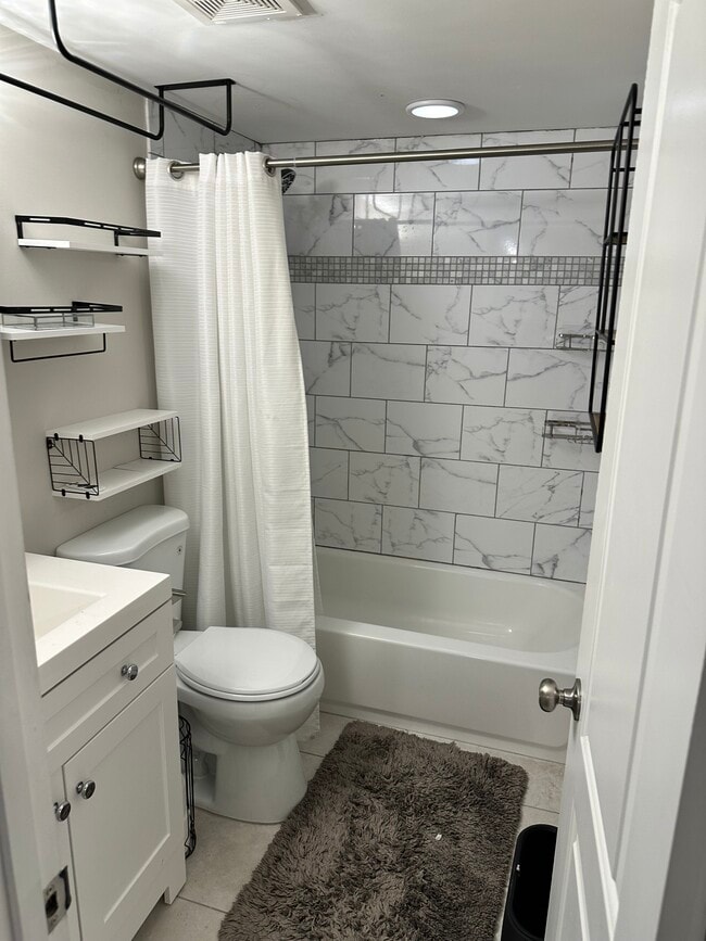 Building Photo - 1437 Norcova Ave