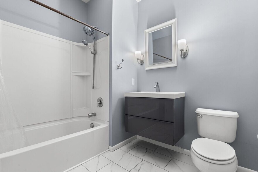 Building Photo - 1017 Brittany Dr