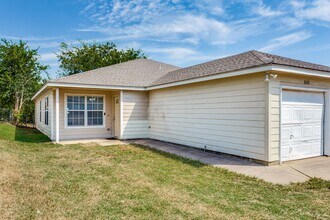 Building Photo - A Peaceful Retreat: 3 Bedroom Duplex