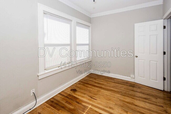 Building Photo - 2988 S Moreland Blvd
