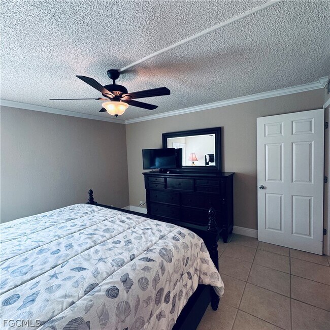 Building Photo - 2264 Winkler Ave