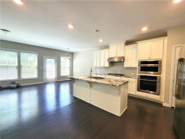 Building Photo - 600 Northaven Ave