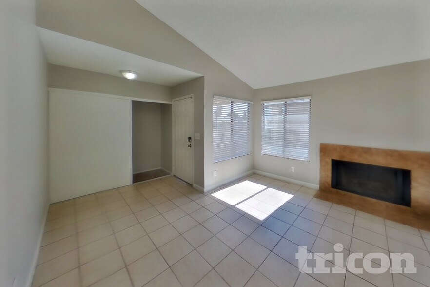 Building Photo - 5429 Requa Ave