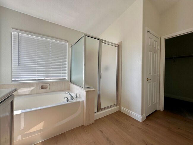 Building Photo - 4 BED 3 BATH HOME W/BONUS ROOM IN GATED COMMUNITY