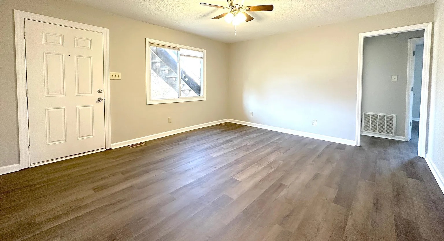 Building Photo - Room in Apartment on S Blount St