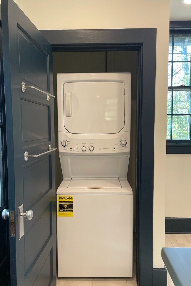 Building Photo - 12 Pine Hill Rd