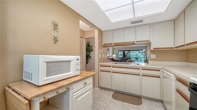 Building Photo - 5649 Summerside Ln