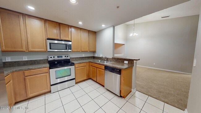 Building Photo - 7063 Deer Lodge Cir
