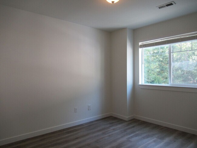 Building Photo - 10707 SE 170th St