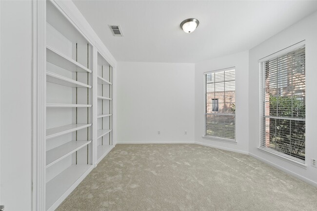 Building Photo - 26422 Creston Woods Dr
