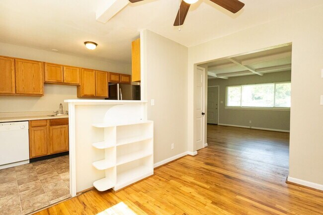 Building Photo - 1720 S Seminole Dr