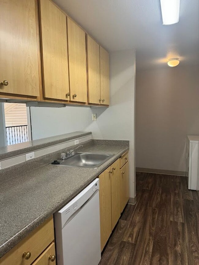 Building Photo - A New Wave of Living Here At Powell Court Apartments!