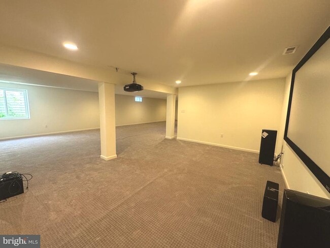 Building Photo - 148 Grissom Dr