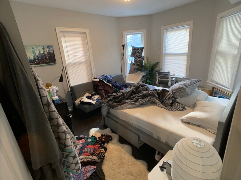 Building Photo - 43 Saint Paul St