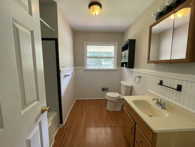 Building Photo - 405 Winesap Rd