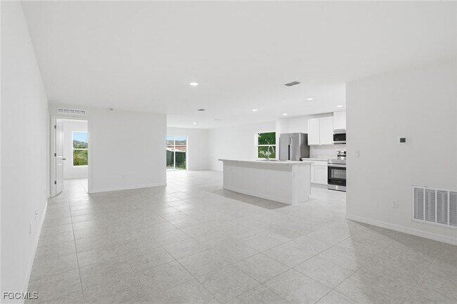 Building Photo - 3418 20th St SW