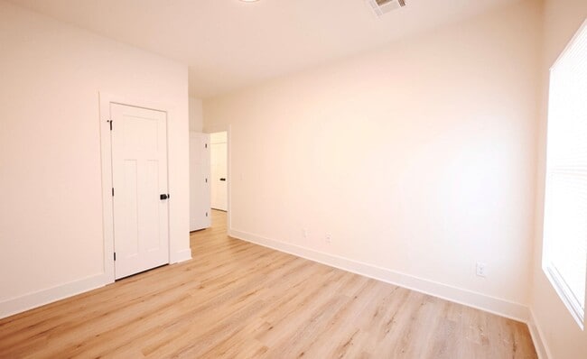 Building Photo - 503 Briarbrook Ln