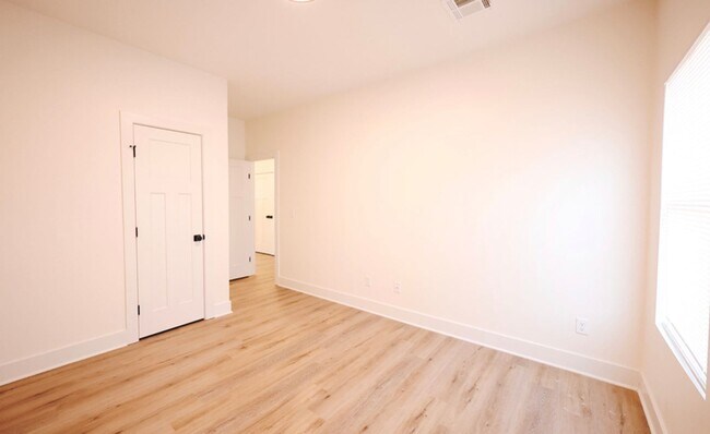 Building Photo - 513 Briarbrook Ln