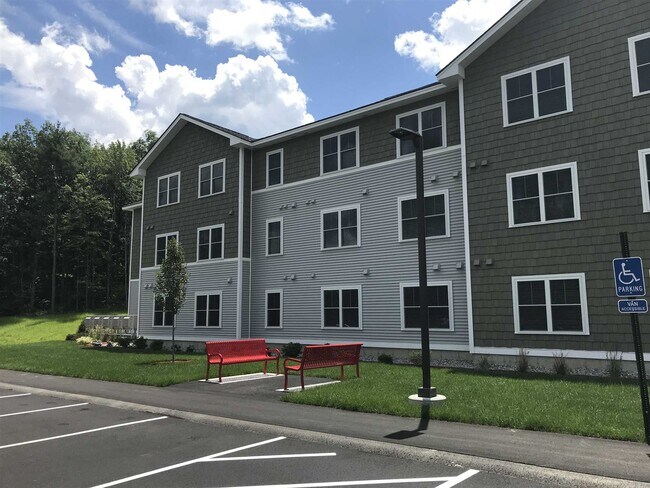 Building Photo - 10 E Ridge Dr
