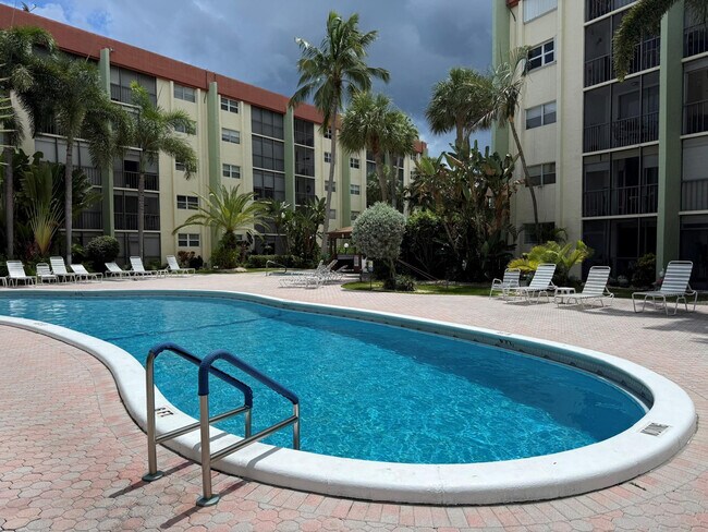 Building Photo - 5300 NE 24th Terrace