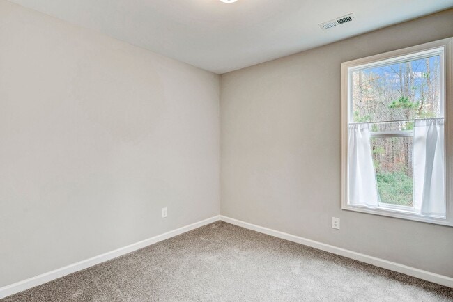 Building Photo - AVAILABLE NOW!  $500 OFF FIRST MONTH'S RENT - Wooded View! |