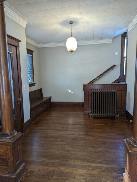 Foyer - 1116 S Glass St