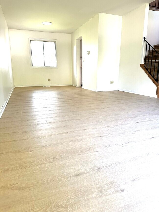 Building Photo - 2303 Woodview Ln