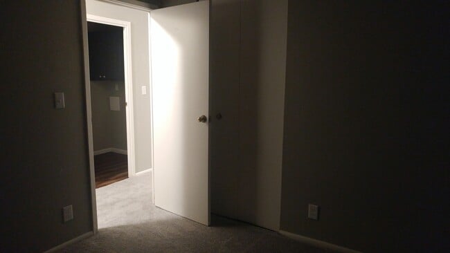 Building Photo - Beautiful single family ranch home located near the mall