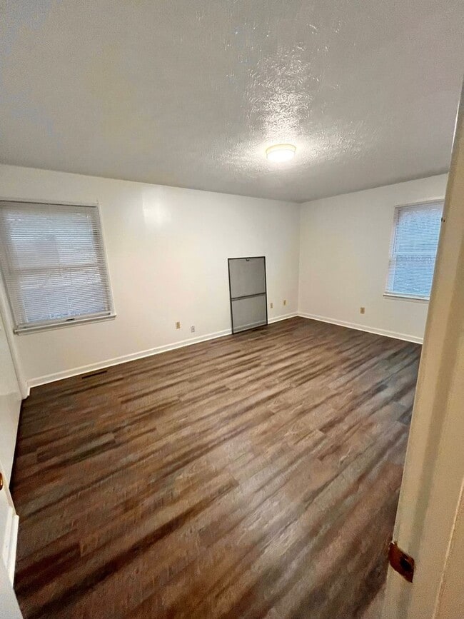 Building Photo - Renovated Home Near Virginia Tech