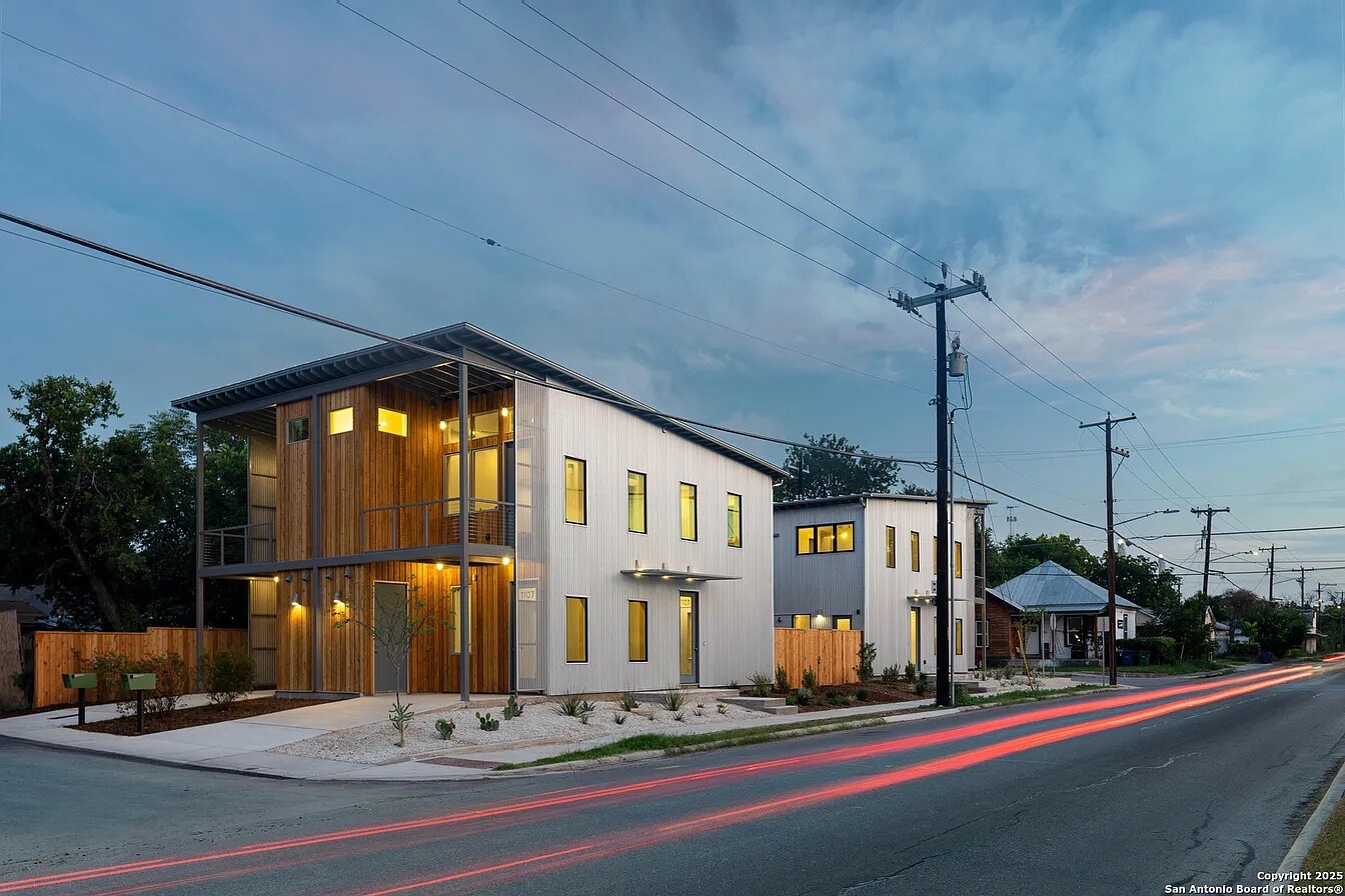 Building Photo - Room in Townhome on S Cherry St