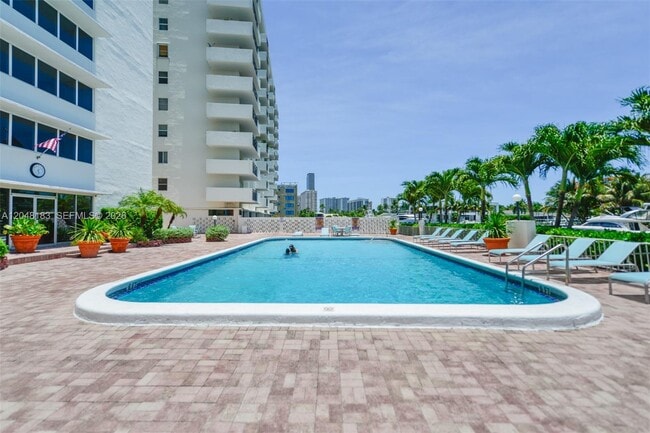 Building Photo - 401 Golden Isles Dr