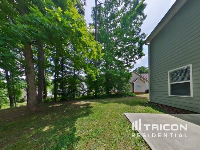 Building Photo - 405 Robin Hill Ln