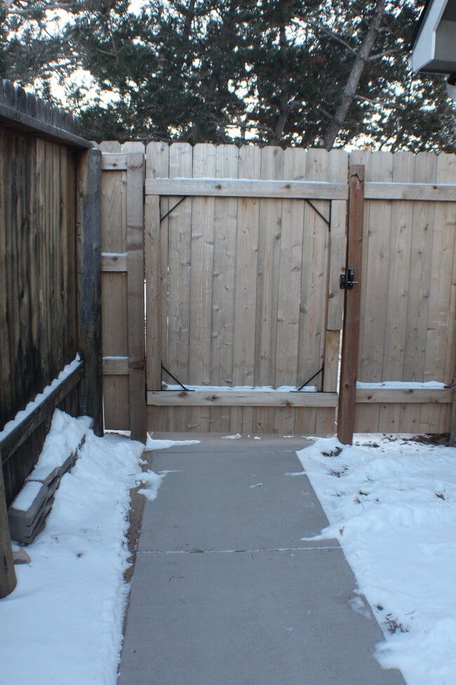 Building Photo - 7650 Conifer Dr