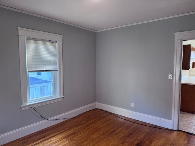 Building Photo - 398 Lovell St