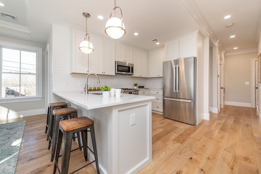 Building Photo - 106 Forest Hills St