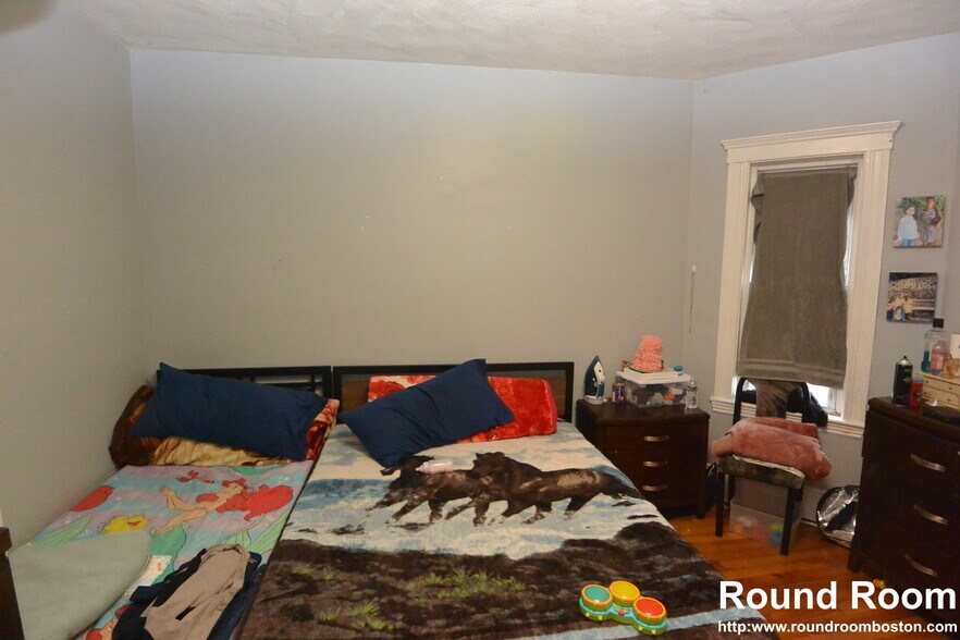 Building Photo - 10 Brackett St