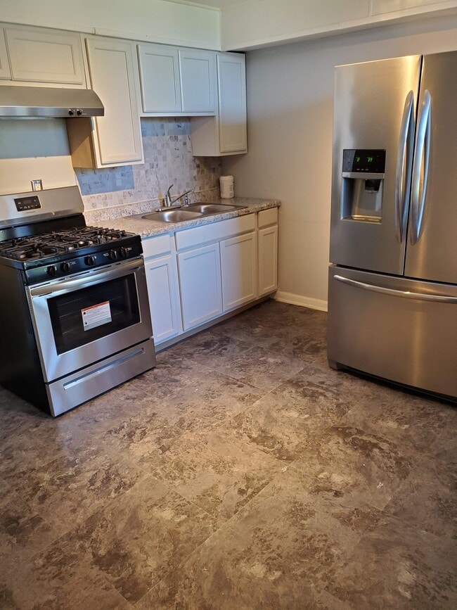 Building Photo - 2704 E 77th St